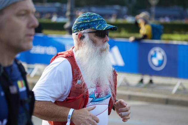 52 Berlin Marathon 2026 ** FOR EDITORIAL PURPOSES ONLY ** EDITORIAL USE ONLY ** p A participant with a long beard at the Berlin Marathon, Germany, Berlin. Copyright JörgxCarstensen Copyright: JörgxCarstensen doc87s59kzduxkhgakua30 ,EDITORIAL USE ONLY Copyright: JörgxCarstensen