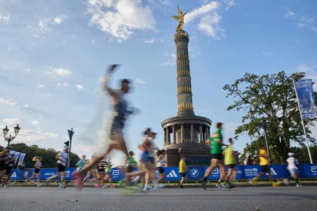 52 Berlin Marathon 2026 ** FOR EDITORIAL PURPOSES ONLY ** EDITORIAL USE ONLY ** p Participants run past the Victory Column during the Berlin Marathon Germany Berlin Berlin Copyright JörgxCarstensen Copyright: JörgxCarstensen doc87s59lcdn0izf37shhv ,EDITORIAL USE ONLY Copyright: JörgxCarstensen