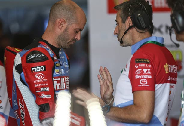 (260927) -- CREMONA, Sept. 27, 2026 -- Valentin Debise (L) of EASTROC ZXMOTO Evan Bros Factory prepares before the Race 1 of WorldSSP at the FIM Supersport World Championship, WM, Weltmeisterschaft Italian Round Cremona Circuit, Italy, Sept. 27, 2026. ) (SP)ITALY-CREMONA-WSBK-WORLDSSP-RACE 1 LixJing 