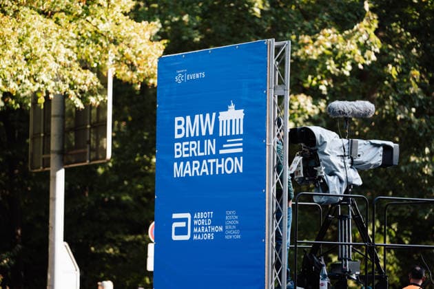 27.09.26, BMW Berlin Marathon 2026, Berlin BMW Berlin Marathon Logo and a TV camera Berlin Berlin BE Deutschland