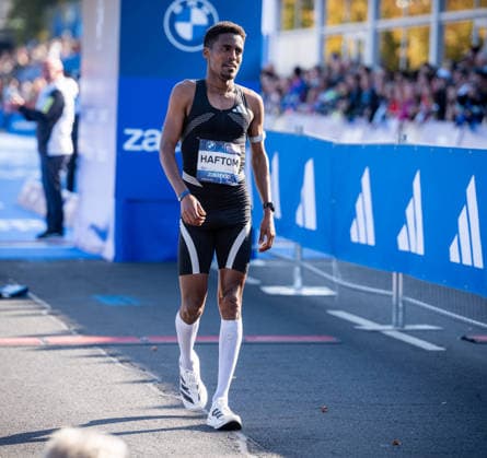 BERLIN, GERMANY - SEPTEMBER 27, 2026: Haftom Welday (GER, TB Hamburg Eilbeck) at the Finish by the 52. BMW Berlin Marathon at Berlin on September 27, 2026 in Berlin, Germany. Copyright: xBEAUTIFULxSPORTS Kuehnx