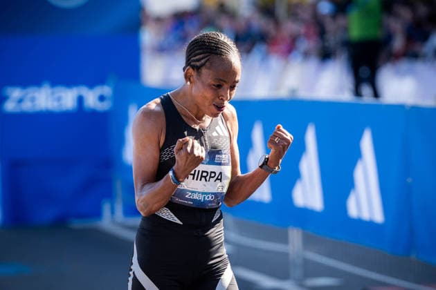 BERLIN, GERMANY - SEPTEMBER 27, 2026: Bedatu Hirpa (ETH, Ethiopia) at the Finish by the 52. BMW Berlin Marathon at Berlin on September 27, 2026 in Berlin, Germany. Copyright: xBEAUTIFULxSPORTS Kuehnx