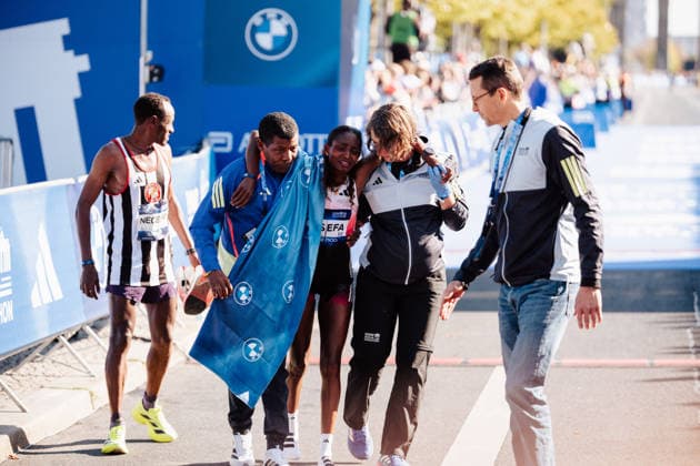27.09.26, BMW Berlin Marathon 2026, Berlin Tigst Assefa (ETH) winning the BMW Berlin Marathon women, exhaustion in the finish area Berlin Berlin BE Deutschland