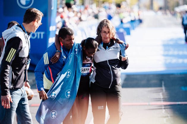 27.09.26, BMW Berlin Marathon 2026, Berlin Tigst Assefa (ETH) winning the BMW Berlin Marathon women, exhaustion in the finish area Berlin Berlin BE Deutschland