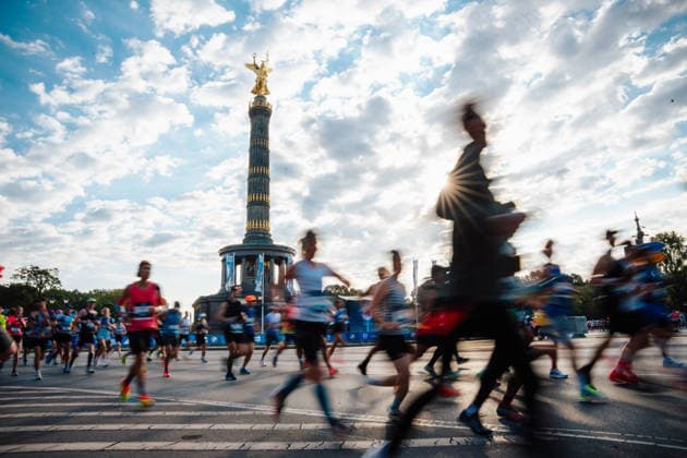 27.09.26, BMW Berlin Marathon 2026, Berlin Runners in front of Siegessäule, motion Blur effect Berlin Berlin BE Deutschland