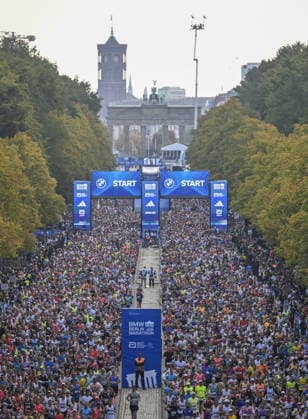 Thousands take part in 2026 Berlin Marathon BERLIN, GERMANY - SEPTEMBER 27: Thousands of runners fill the course during the 2026 Berlin Marathon as participants from around the world compete over the 42.195-kilometer route through the German capital, on September 27, 2026 in Berlin, Germany. The race passes several of the city s major landmarks as athletes push toward the finish line. Halil Sagirkaya Anadolu Berlin Germany. Editorial use only. Please get in touch for any other usage.  Copyright: x2026xAnadoluxHalilxSagirkayax