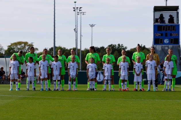 Soccer I Women s I 2026–2027 Season I DFB Cup I FC Schalke 04 vs. SGS Essen I September 27, 2026 SGS Essen team after the warm-up Gelsenkirchen Parkstadion North Rhine-Westphalia Germany Copyright: xLobeca CedricxSiefkerx