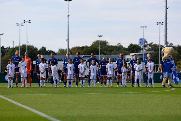 Soccer I Women s I 2026–2027 Season I DFB Cup I FC Schalke 04 vs. SGS Essen I September 27, 2026 FC Schalke 04 lined up with the honorary escorts at Gelsenkirchen s Parkstadion, North Rhine-Westphalia, Germany Copyright: xLobeca CedricxSiefkerx