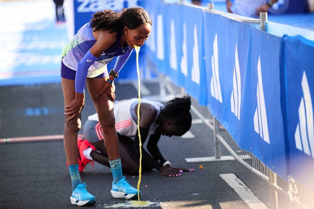 Misgane Alemayehu, ETH, completely exhausted after crossing the finish line, GER, BMW Generali Berlin Marathon 2026, September 27, 2026, GER, BMW Generali Berlin Marathon 2026, September 27, 2026, Berlin Copyright: xClaudiusxRauch,xEibner-Pressefotox xClaudiusxRauchx EP_CRH