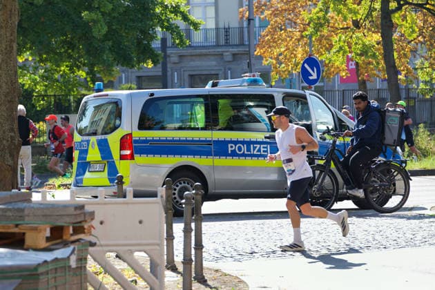 Berlin, September 27, 2026, 52nd BMW Berlin Marathon, Scenes from Hohenzollerndamm in the Wilmersdorf district
