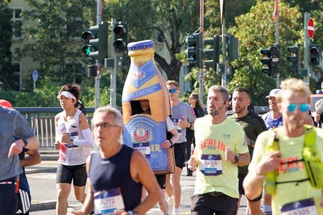 Berlin, September 27, 2026, 52nd BMW Berlin Marathon, Scenes from Hohenzollerndamm in the Wilmersdorf district