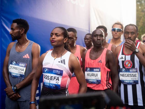 BERLIN, GERMANY - SEPTEMBER 27, 2026: Tigst Assefa (ETH, Ethiopia) at the Start line before the 52. BMW Berlin Marathon at Berlin on September 27, 2026 in Berlin, Germany. Copyright: xBEAUTIFULxSPORTS Kuehnx