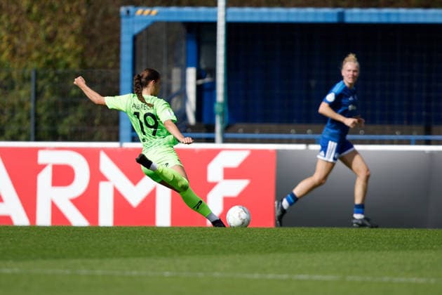 Soccer I Women s I 2026–2027 Season I DFB Cup I FC Schalke 04 vs. SGS Essen I September 27, 2026 Selina Albrecht, 19, of SGS Essen shoots at the goal Gelsenkirchen Parkstadion North Rhine-Westphalia Germany Copyright: xLobeca CedricxSiefkerx