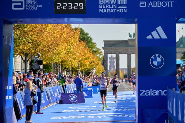 Jan Frodeno, German Ironman champion, crossing the finish line, GER, BMW Generali Berlin Marathon 2026, September 27, 2026, GER, BMW Generali Berlin Marathon 2026, September 27, 2026, Berlin Copyright: xClaudiusxRauch,xEibner-Pressefotox xClaudiusxRauchx EP_CRH