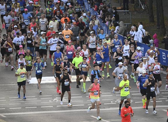 2026 Berlin Marathon BERLIN, GERMANY - SEPTEMBER 27: Athletes race through the city during the 2026 Berlin Marathon, where thousands of runners from around the world competed over a 42.195-kilometer course passing iconic landmarks in Berlin, Germany on September 27, 2026. Halil Sagirkaya Anadolu Berlin Germany. Editorial use only. Please get in touch for any other usage.  Copyright: x2026xAnadoluxHalilxSagirkayax
