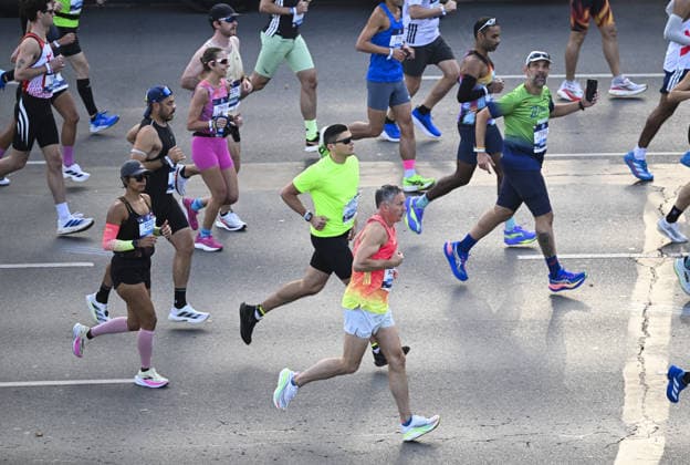 2026 Berlin Marathon BERLIN, GERMANY - SEPTEMBER 27: Athletes race through the city during the 2026 Berlin Marathon, where thousands of runners from around the world competed over a 42.195-kilometer course passing iconic landmarks in Berlin, Germany on September 27, 2026. Halil Sagirkaya Anadolu Berlin Germany. Editorial use only. Please get in touch for any other usage.  Copyright: x2026xAnadoluxHalilxSagirkayax