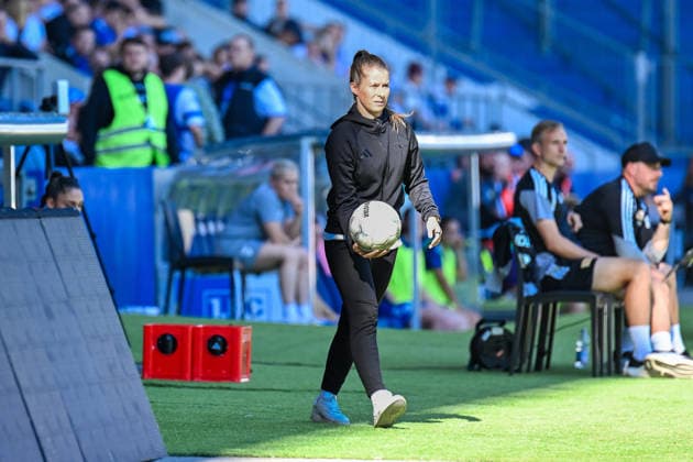 Soccer I Women I 2026–2027 Season I DFB Cup I 1 FC Magdeburg vs. 1 FC Union Berlin I September 27, 2026 Marie Louise Eta, Coach, 1 FC Union Berlin with ball (cutout), close-up, portrait, single photo, single image, body, Magdeburg Avnet Arena, Heinz Krügel Field, 1st Saxony-Anhalt, Germany Copyright: xLobeca InesxHähnelx