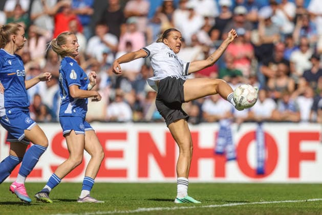GER, Karlsruhe, Karlsruher SC vs. Eintracht Frankfurt, SC, DFB Women s Cup, Soccer, DFB, 2026–2027 Season, Badenia Stadium, 1st Round (pictured, from left): Mia Rodach, Karlsruher SC Women s 17, Larissa Mühlhaus, Eintracht Frankfurt Women 47. DFB and DFL regulations prohibit any use of photographs as image sequences and or quasi-video. September 27, 2026 Copyright: HMBxMedia HendrikxHamelau