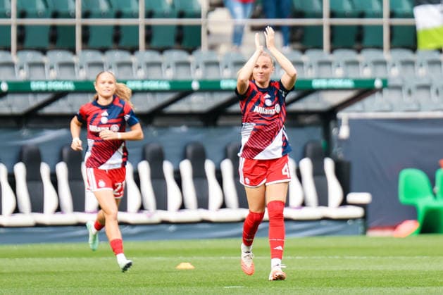 DFB Women s Cup: Borussia Mönchengladbach vs. FC Bayern Munich, September 27, 2026; Glodis Perla Viggosdottir, FC Bayern Munich, 4 DFB Women s Cup: Borussia Mönchengladbach vs. FC Bayern Munich, Mönchengladbach, ista Borussia Park, September 27, 2026. DFB regulations prohibit any use of photographs as image sequences and or quasi-video. Copyright: xBEAUTIFULxSPORTS Freisenx