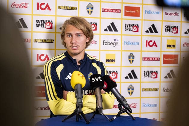 STOCKHOLM, SWEDEN - SEPTEMBER 27: Sebastian Nanasi of Sweden in the mixed zone after the press conference, PK, Pressekonferenz on Bosön ahead of the Nations league soccer game between Sweden and Poland on Strawberry Arena in Stockholm, Sweden on September 27. Copyright: xPhilipxKangasx xSPPx Sportspressphoto_SPR241054