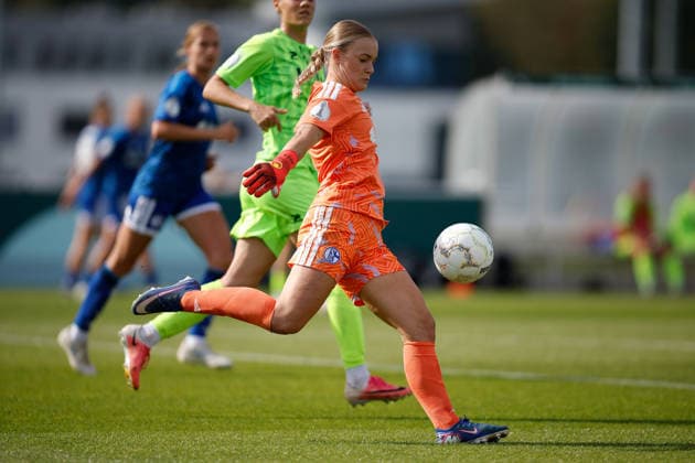 Soccer I Women s I 2026–2027 Season I DFB Cup I FC Schalke 04 vs. SGS Essen I September 27, 2026 Julia Matuszek 1, FC Schalke 04 shoots the ball Gelsenkirchen Parkstadion North Rhine-Westphalia Germany Copyright: xLobeca CedricxSiefkerx
