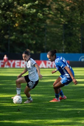 September 27, 2026, xjyhynx, Women s DFB Cup First Round, Karlsruher SC vs. Eintracht Frankfurt, from left: Ainhoa Alguacil (26), Eintracht Frankfurt, vs. Cora Obenson (20), Karlsruher SC, Karlsruhe