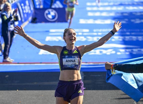 2026 Berlin Marathon BERLIN, GERMANY - SEPTEMBER 27: German Anna Langerwisch comes 1st in the German women in women category 2026 Berlin Marathon, where thousands of runners from around the world competed over a 42.195-kilometer course passing iconic landmarks in Berlin, Germany on September 27, 2026. Halil Sagirkaya Anadolu Berlin Germany. Editorial use only. Please get in touch for any other usage.  Copyright: x2026xAnadoluxHalilxSagirkayax