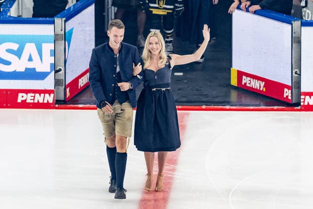 Oktoberfest Playmate Valentina Ruckle takes part in the pre-game ceremony for GER, EHC Red Bull Munich vs. Löwen Frankfurt ice hockey, DEL, 2026–2027 season, Matchday 4, September 27, 2026. Photo: HMB Media, Franz Feiner Copyright: HMBxMedia FranzxFeiner