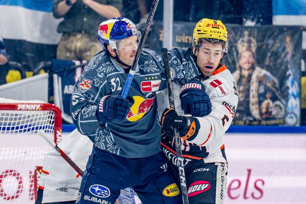 Patrick Hager, EHC Red Bull Munich, 52, vs. Björn Krupp, Löwen Frankfurt, 05 GER, EHC Red Bull Munich vs. Löwen Frankfurt Ice Hockey, DEL, 2026–2027 Season, Matchday 4, September 27, 2026 Photo: HMB Media, Heike Feiner Copyright: HMBxMedia HeikexFeiner