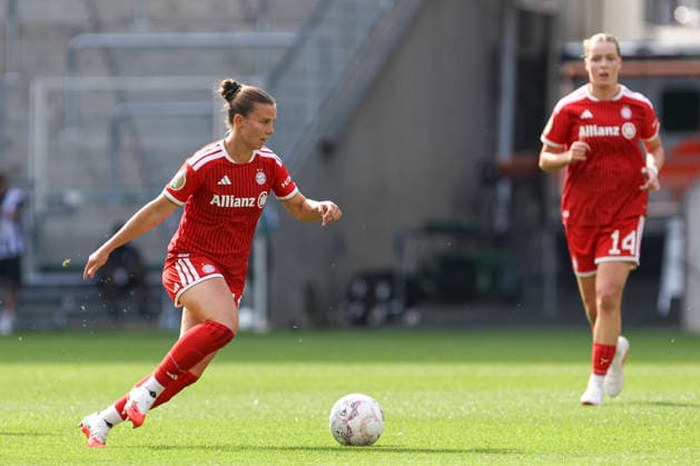 Sarah Zadrazil of FC Bayern Munich and Kristina Bartsch of Borussia Mönchengladbach battle for the ball during the DFB Women s Cup match between Borussia Mönchengladbach and FC Bayern Munich at Borussia Park on September 27, 2026, in Mönchengladbach, Germany. Photo by Oliver Kaelke, DeFodi Images. Sarah Zadrazil of FC Bayern Munich and Kristina Bartsch of Borussia Mönchengladbach battle for the ball during the DFB Women’s Cup match between Borussia Mönchengladbach and FC Bayern Munich at ista Borussia Park on September 27, 2026 in Mönchengladbach, Germany. Photo by Oliver Kaelke, DeFodi Images. DFB and DFL regulations prohibit any use of photographs as image sequences and or quasi-video. Photo by Oliver Kaelke, DeFodi Images.