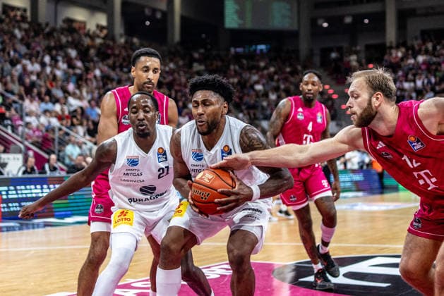 Kris Clyburn (SYNTAINICS MBC), 21, Anthony Gaines (SYNTAINICS MBC), 11 vs. Melvin Jostmann (Telekom Baskets Bonn), 12 Telekom Baskets Bonn vs. SYNTAINICS MBC, Basketball, easy Credit BBL, Matchday 3, 2026–2027, September 27, 2026, Telekom Baskets Bonn vs. SYNTAINICS MBC, Basketball, easyCredit BBL, Matchday 3, 2026–2027, September 27, 2026, Bonn Copyright: xEibner-Pressefoto GerhardxWingenderx EP_GWR