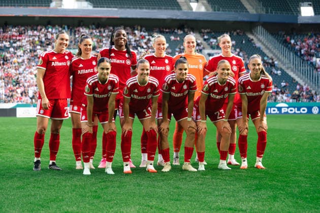 FC Bayern München before the DFB Pokal game between Borussia Mönchengladbach and FC Bayern München at ista-Borussia-Park in Mönchengladbach, Germany Copyright: xLeoniexKiehlx xSPPx Sportspressphoto_SPR241075