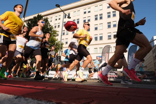 September 27, 2026, Warsaw, Masovian Voivodeship, Poland: Athletes run on Warsaw s streets during the Nice To Fit You Warsaw 10k Run as part of the 48th Warsaw Marathon. The race has been awarded the World Athletics Elite Label for the first time in its history and is part of the European Marathon Classics (EMC) series of races. Warsaw Marathon 2026  - ZUMAk204 20260927_zip_k204_019 Copyright: xRomanxKozielx