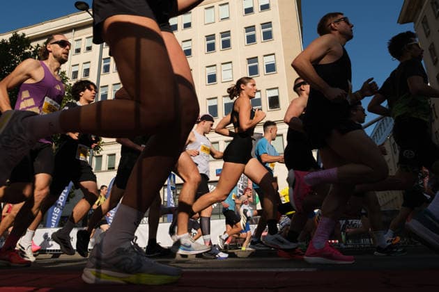 September 27, 2026, Warsaw, Masovian Voivodeship, Poland: Athletes run on Warsaw s streets during the Nice To Fit You Warsaw 10k Run as part of the 48th Warsaw Marathon. The race has been awarded the World Athletics Elite Label for the first time in its history and is part of the European Marathon Classics (EMC) series of races. Warsaw Poland - ZUMAk204 20260927_zip_k204_020 Copyright: xRomanxKozielx