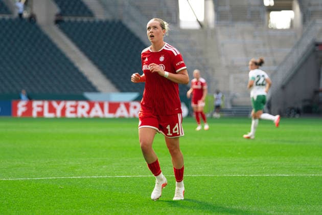 Alara Sehitler of FC Bayern München during the DFB Pokal game between Borussia Mönchengladbach and FC Bayern München at ista-Borussia-Park in Mönchengladbach, Germany Copyright: xLeoniexKiehlx xSPPx Sportspressphoto_SPR241100
