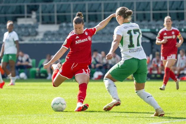 Yvonne Zielinski of Borussia Mönchengladbach (No. 17) is unable to block the shot by Sarah Mattner Trembleau of FC Bayern Munich (No. 11). Borussia Mönchengladbach vs. FC Bayern Munich, Soccer, DFB Women’s Cup, First Round, 2026–2027 Season, September 27, 2026 DFL DFB regulations prohibit any use of photographs as image sequences and or quasi-video. Borussia Mönchengladbach vs. FC Bayern Munich, soccer, DFB Women’s Cup, First Round, 2026–2027 season, September 27, 2026, Mönchengladbach Copyright: xEibner-Pressefoto ThomasxHaeslerx EP_THR