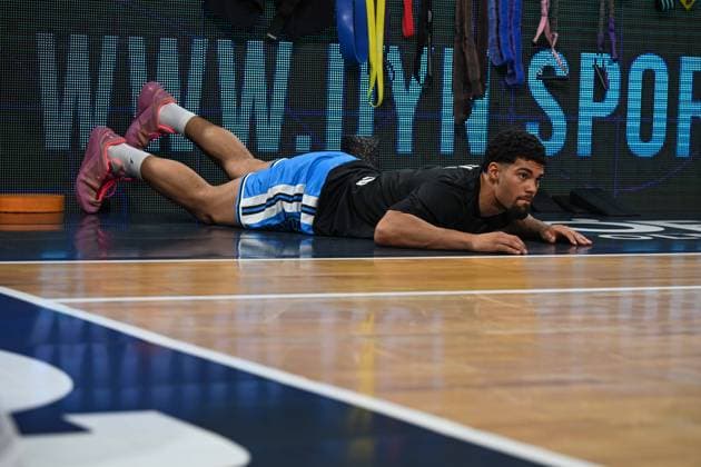 September 27, 2026, GER, Basketball, Bundesliga Matchday 3, 2026–2027 Season, Oldenburg, EWE Arena, EWE Baskets Oldenburg vs. Veolia Towers Hamburg, lying flat on the floor for the next drill; Jayden FATNASSI, Veolia Towers Hamburg 12, Oldenburg, EWE Arena, Lower Saxony, Germany Copyright: xnordphotoxGmbHx xRojahnx