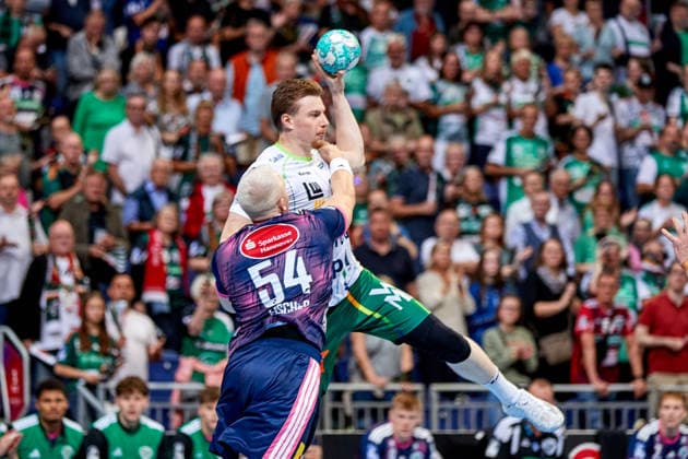 Erik Persson, FRISCH AUF Goeppingen 22; Justus Fischer, TSV Hannover Burgdorf, DIE RECKEN 54; TSV Hannover Burgdorf vs. FRISCH AUF Goeppingen, Handball Bundesliga, HBL, 2026–2027 season, September 27, 2026 Press photo by Jan Frederic Helbig TSV Hannover Burgdorf vs. FRISCH AUF Goeppingen, Handball Bundesliga, HBL, ZAG Arena, Opel Handball Bundesliga, 2026–2027 season, September 27, 2026, Hannover Copyright: xEibner-Pressefoto Jan-FredericxHx EP_JHG