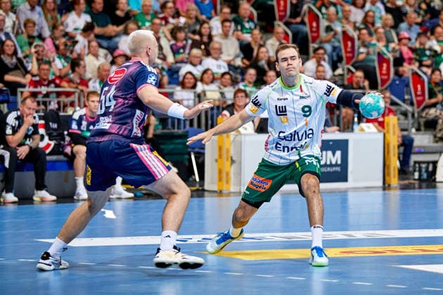 Max Beneke, FRISCH AUF Göppingen 9; Justus Fischer, TSV Hannover Burgdorf, DIE RECKEN 54; TSV Hannover Burgdorf vs. FRISCH AUF Göppingen, Handball Bundesliga, HBL, 2026–2027 Season, September 27, 2026 Press photo by Jan Frederic Helbig TSV Hannover Burgdorf vs. FRISCH AUF Goeppingen, Handball Bundesliga, HBL, ZAG Arena, Opel Handball Bundesliga, 2026–2027 season, September 27, 2026, Hannover Copyright: xEibner-Pressefoto Jan-FredericxHx EP_JHG