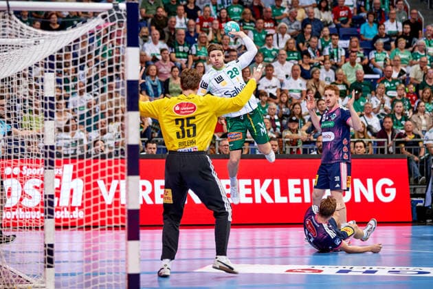 Franko Lastro, FRISCH AUF Göppingen, took a shot on goal by Joel Birlehm, TSV Hannover Burgdorf, DIE RECKEN 35, TSV Hannover Burgdorf vs. FRISCH AUF Göppingen, Handball Bundesliga, HBL, 2026–2027 season, September 27, 2026. Press photo by Jan Frederic Helbig. TSV Hannover Burgdorf vs. FRISCH AUF Göppingen, Handball Bundesliga, HBL, ZAG Arena, Opel Handball Bundesliga, 2026–2027 season, September 27, 2026, Hannover Copyright: xEibner-Pressefoto Jan-FredericxHx EP_JHG