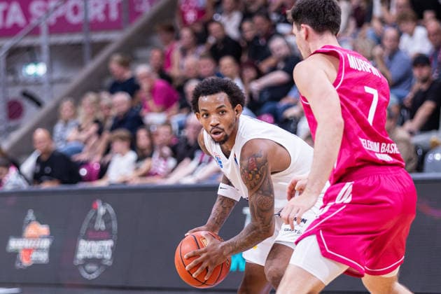 easyCredit Basketball Bundesliga, Telekom Baskets Bonn vs. Syntainics MBC, September 27, 2026: DeLonnie Hunt (SYNTAINICS MBC) 3 vs. Grayson Murphy (Telekom Baskets Bonn) 7; easyCredit Basketball Bundesliga, Telekom Baskets Bonn vs. Syntainics MBC, September 27, 2026, Telekom Dome Bonn Copyright: xBEAUTIFULxSPORTS Derixx