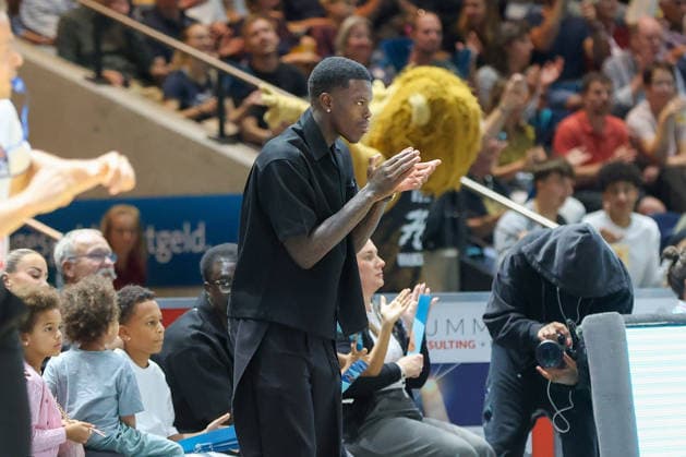 September 27, 2026, xgox, Basketball easyCredit BBL, Basketball Löwen Braunschweig vs. Rostock Seawolves emspor, from left: Dennis Schröder celebrating, goal celebration, celebrating the goal, celebration Braunschweig