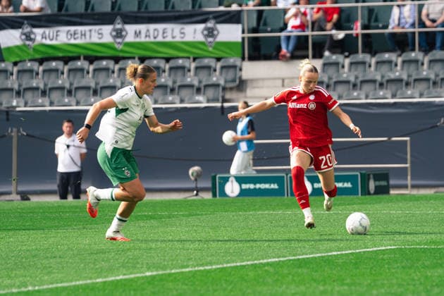 Franziska Kett of FC Bayern München during the DFB Pokal game between Borussia Mönchengladbach and FC Bayern München at ista-Borussia-Park in Mönchengladbach, Germany Copyright: xLeoniexKiehlx xSPPx Sportspressphoto_SPR241106