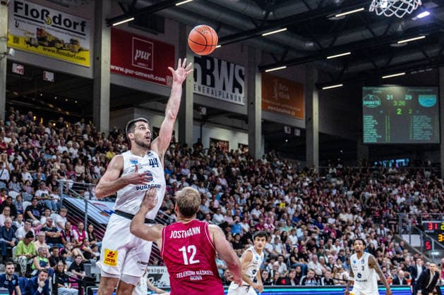 Jure Planinic (SYNTAINICS MBC), 44 vs. Melvin Jostmann (Telekom Baskets Bonn), 12 Telekom Baskets Bonn vs. SYNTAINICS MBC, Basketball, easy Credit BBL, Matchday 3, 2026–2027, September 27, 2026, Telekom Baskets Bonn vs. SYNTAINICS MBC, Basketball, easyCredit BBL, Matchday 3, 2026–2027, September 27, 2026, Bonn Copyright: xEibner-Pressefoto GerhardxWingenderx EP_GWR