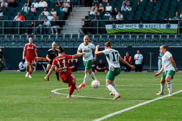 Germany, Soccer: 2026–2027 DFB Women s Cup, First Round: Borussia Mönchengladbach vs. FC Bayern Munich at Borussia Park; Sarah Mattner Trembleau (Bayern Munich), 11 shots, shot on goal, blocked by Yvonne Zielinski (Borussia Mönchengladbach), 17 Copyright: xThiemoxRudolphx