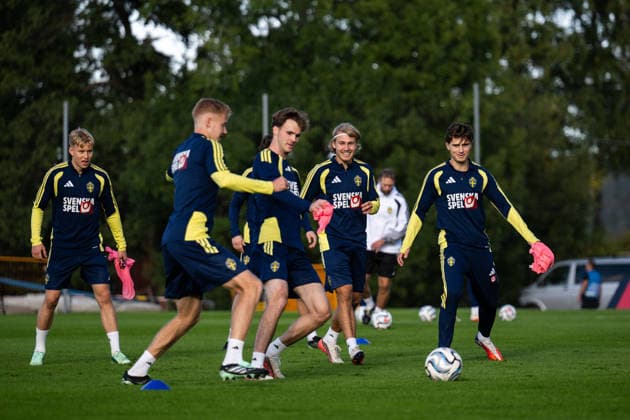 September 27, 2026: Daniel Svensson, Hugo Larsson, Williot Swedberg, Sebastian Nanasi, and Besfort Zeneli of the Swedish men’s national soccer team at a training session on September 27, 2026 in Stockholm. Photo by Emma Wallskog, BILDBYRAN, code EW EW0711: soccer, football, fotball, Nations League, UEFA Nations League, training, practice, Sweden, Sweden A, BBeng Copyright: EMMAxWALLSKOG BB260927EW055