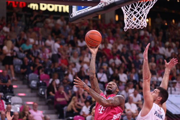 Jeff Garrett of Bonn takes on Jure Planinic of MBC, Bonn, Germany, September 27, 2026, Basketball Bundesliga, Matchday 3, Telekom Baskets Bonn vs. Syntainics MBC