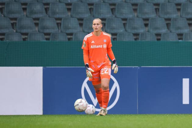 Mönchengladbach, Germany, September 27, 2026 DFB Women s Cup: Borussia Mönchengladbach Women vs. FC Bayern Women Pictured: Goalkeeper Regina van Eijk (FCB) Copyright: HMBxMedia MadeleinexFantini