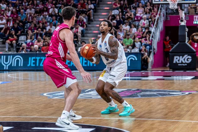 DeLonnie Hunt SYNTAINICS MBC, 03 vs. Grayson Murphy Telekom Baskets Bonn, 07 Telekom Baskets Bonn vs. SYNTAINICS MBC, Basketball, easy Credit BBL, Matchday 03, 2026–2027, September 27, 2026 Telekom Baskets Bonn vs. SYNTAINICS MBC, Basketball, easyCredit BBL, Matchday 3, 2026–2027, September 27, 2026 Bonn Copyright: xEibner-Pressefoto GerhardxWingenderx EP_GWR
