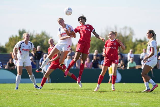 DFB Women s Cup: SC Sand vs. VfL Wolfsburg, September 27, 2026. Heading duel between Cora Zicai (VfL Wolfsburg, No. 28) and Denise Landmann (SC Sand, No. 4). DFB Women s Cup: SC Sand vs. VfL Wolfsburg, Adams Arena, September 27, 2026 DFB and DFL regulations prohibit any use of photographs as image sequences and or quasi-video Copyright: xBEAUTIFULxSPORTS Boscox